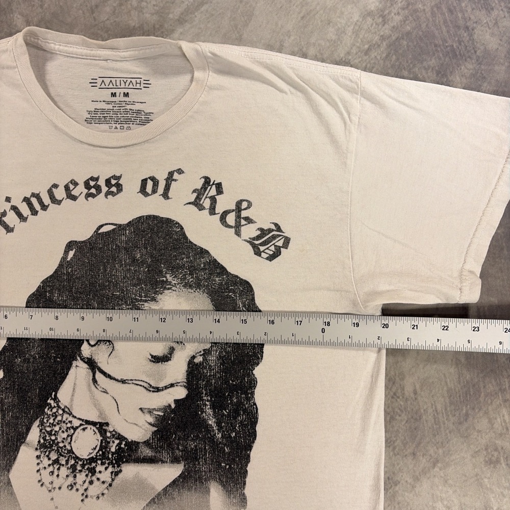 Aaliyah T Shirt Unisex Medium White Princess of R&B Graphic Short Sleeve Tee - Picture 4 of 7